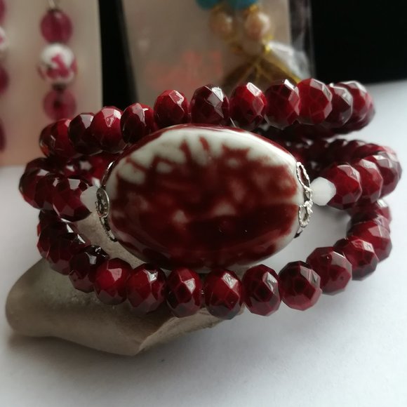 Cranberry and White Memory Wire Bracelet with 3/4 inch Ceramic Focal - Picture 4 of 4